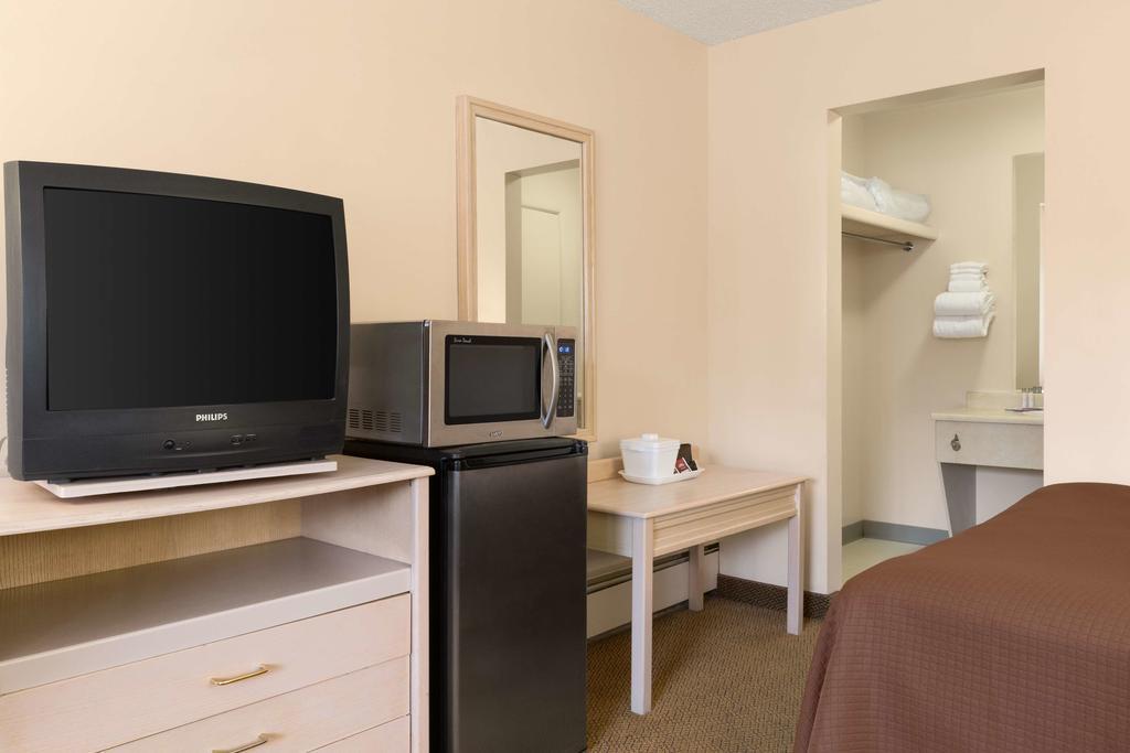 Thriftlodge Calgary North Экстерьер фото